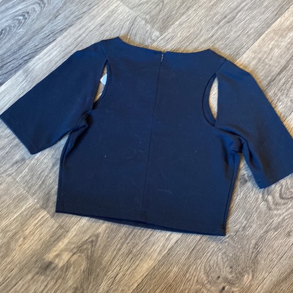 Fabletics cutout crop top, size XS, NWT - Picture 4 of 6